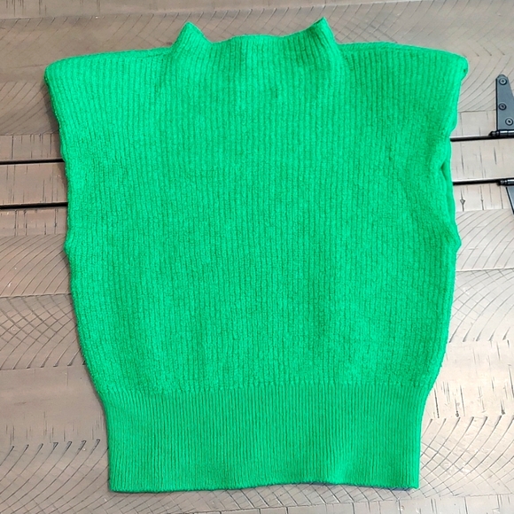 Babaton Green Sleeveless Sweater - Picture 5 of 11